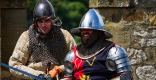 Anno 1392 spectacle médiéval combat costumes