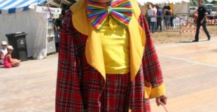 Mario promène son chien invisible