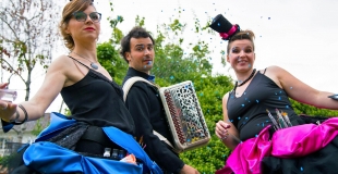 maquilleuse et musicien