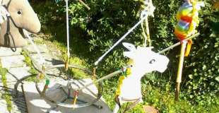 Petit Manège de chevaux-bâtons 