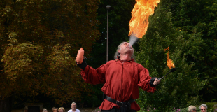 échassier cracheur de feu