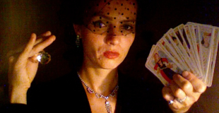 Madame Salomé vous attend...