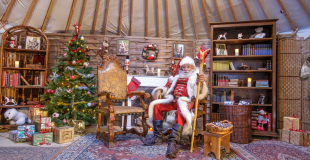 Le Père Noël et ses elfes