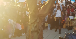 Acrobatie sur échasses