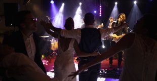 Chanteuse de Smart Music lors d’une soirée de mariage