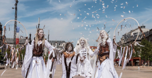 Animation de rue, thème blanc