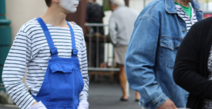 Mime Suiveur par Philippe Pillavoine