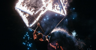 jongleur de feu - spectacle de feu - artiste de rue 