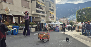 bulle echasses et jonglerie