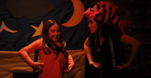 les enfants créent et jouent aussi l'histoire ! 