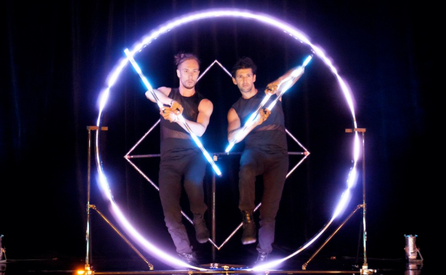 Sky Dancer Lot De 2 LED Poi Balles Lumineux, Jonglerie Et Cirque Jouet