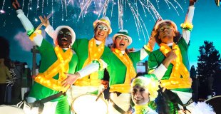 batucada-lumineuse wim percussion parade lumineuse sous les tropiques echasse danse tambours lumineux (800x560)