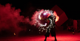 spectalce de feu - cracheur de feu