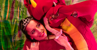 le dragon capture la princesse Mathilda devant les enfants