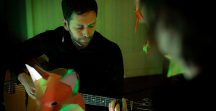 La musique est jouée en direct