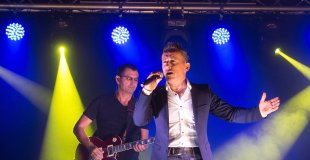 Lucas et ses musiciens sur scène
