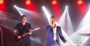 Lucas et ses musiciens sur scène