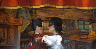 Au bal... au bal masqué... ohé ohé...