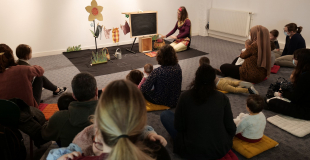Dessins et gestes à reprendre en famille. Photo © Nicolas Dépagne