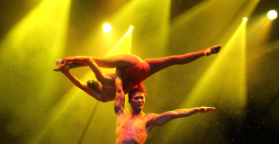 grand écart au bout d'un bras