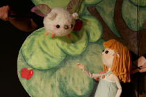 Lilo et Pixy devant le pommier de Mamita