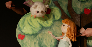 Lilo et Pixy devant le pommier de Mamita