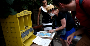 La poste Tombé du Ciel_Compagnie Les Enfants Sauvages