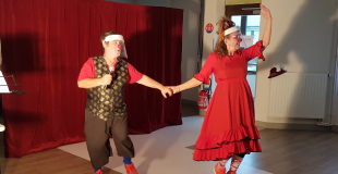 Les clowns Jean-Pi et Pépita danse
