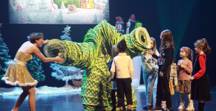 interactivité marionnettes géante SLINKY