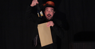 Une bouteille dans l'enveloppe... Normal !