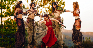 Animation de carnaval déambulation sur échasses : les Faunes 