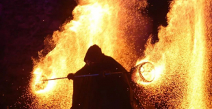 sur-les-traces-de-la-magie-des-anciens_spectacle-de-feu_libellune_bretagne_gironde