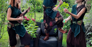 Lutins de Noël de la compagnie Arteflammes en déambulation