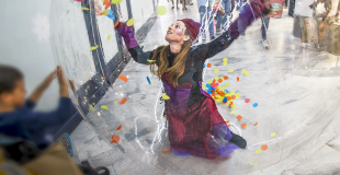 Des danseuses bulles joyeuses et colorées