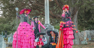 fêtes des morts échassiers 