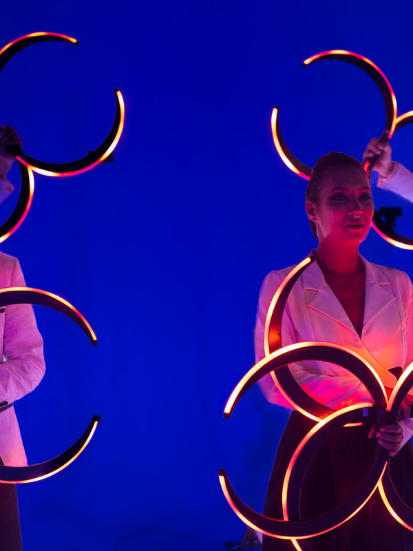 Opéra Optique - Poésie Lumineuse en Mouvement - Jongleur par Vincent  Mezieres