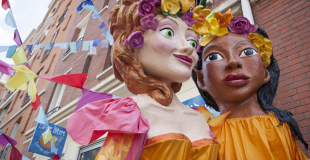 Floriane et Mamou, femmes à fleurs