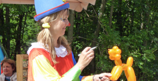 Clown Confetti et ballon chien