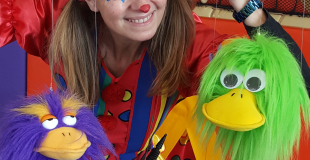 Clown Confetti et ses marionnettes à fils