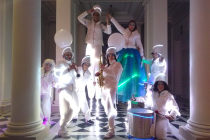 Parade échassier musique, cirque et lumière