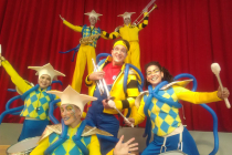 Parade échassier musique, cirque et lumière