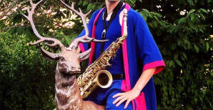 Valentin sur son cheval, il se rend à notre lieu de concert