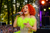 Lydia Moreno chanteuse live spectacle cabaret Salindres Gard