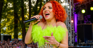 Lydia Moreno chanteuse live spectacle cabaret Salindres Gard