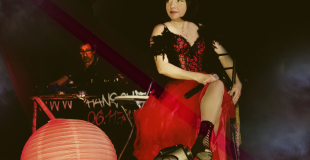 Lydia Moreno artiste chanteuse spectacle cabaret Gard avec Disc-Jokey