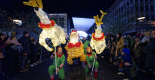 le père noël le traineau et les rennes