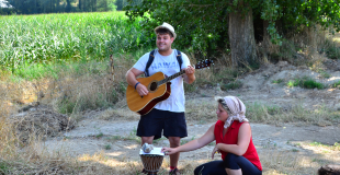 Nicolas, le musicien et Marianne, la conteuse.