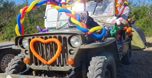 Clown Totoche Jeep Balloons sculptés déambulation