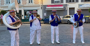 Quartet 14 juillet 2024 tenue tricolore