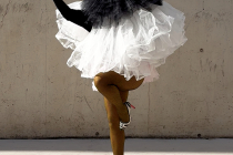 J'édite Piaf ! Personnage déambulatoire poule de luxe.